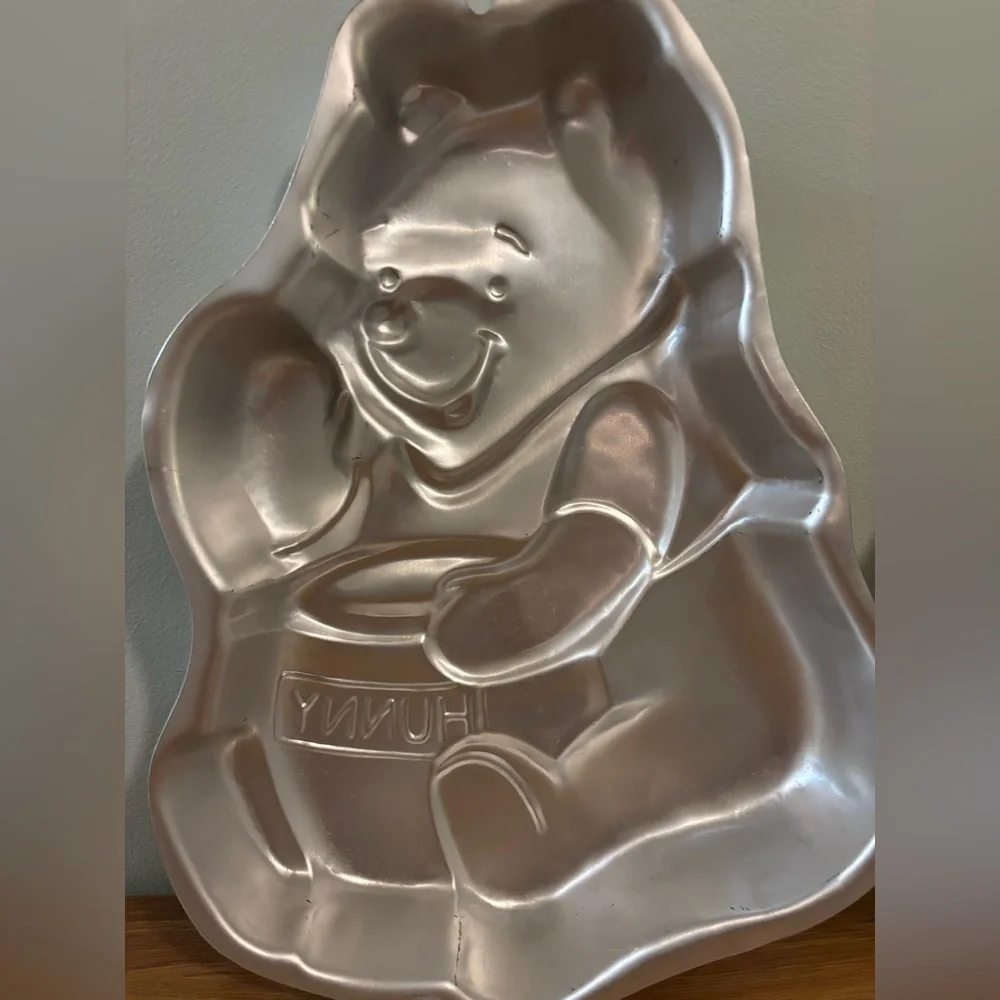 Disney 1995 Wilton Cake Pan Disney Winnie The Pooh with Honey Pot Pan
